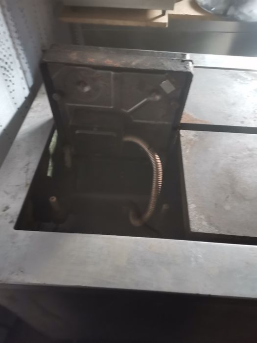 Plita de inox pe curent