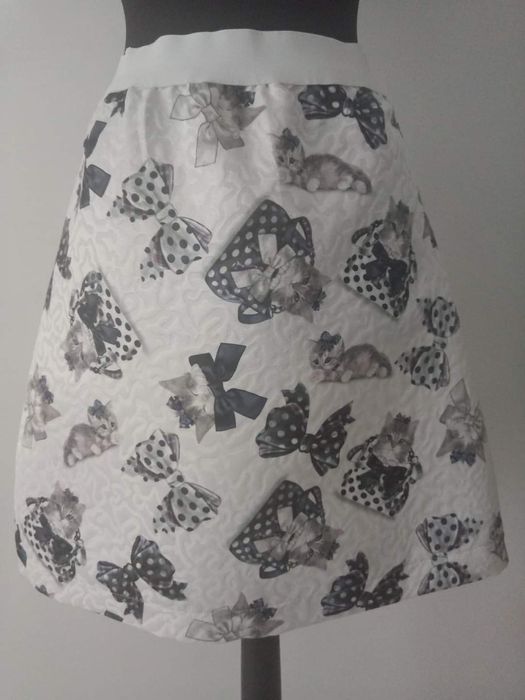 Нови поли до/над коляното