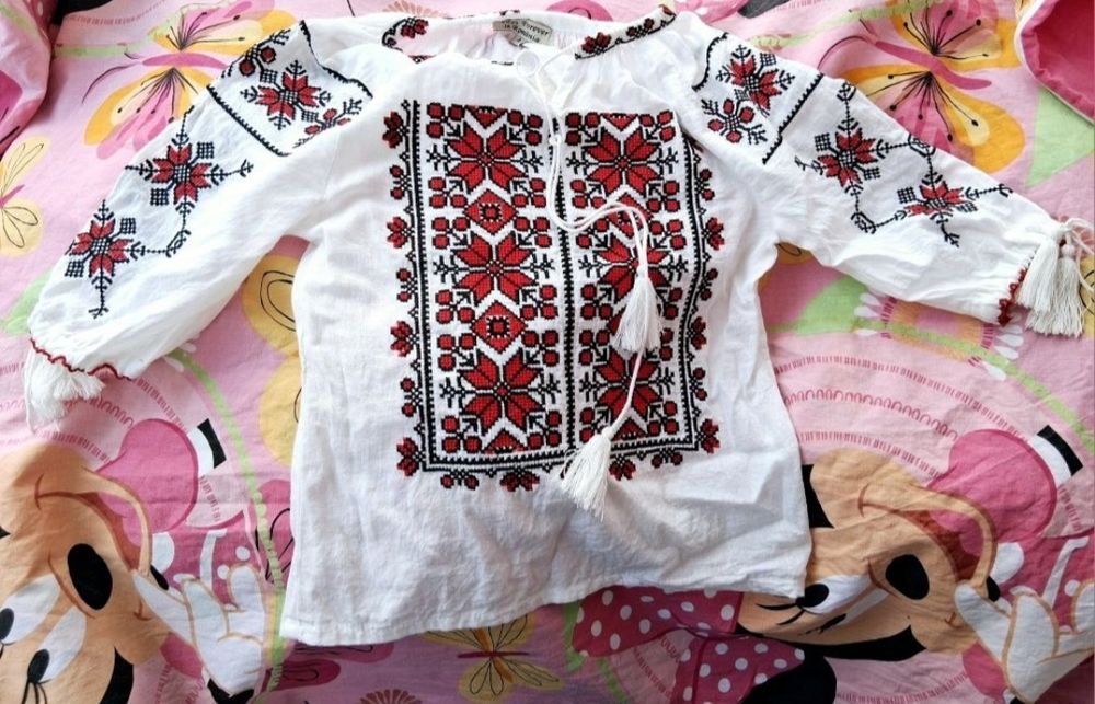 Ie tradiționala fetite 3 4 ani