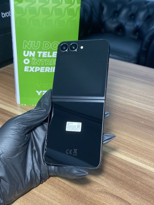 Samsung Galaxy Z Flip7 FE • 128 GB • Black