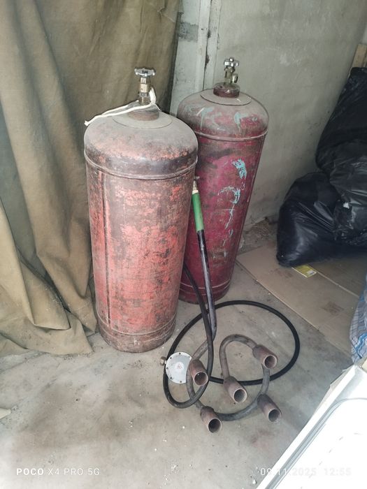 2 баллона и 4 конф горелка, один баллон полный