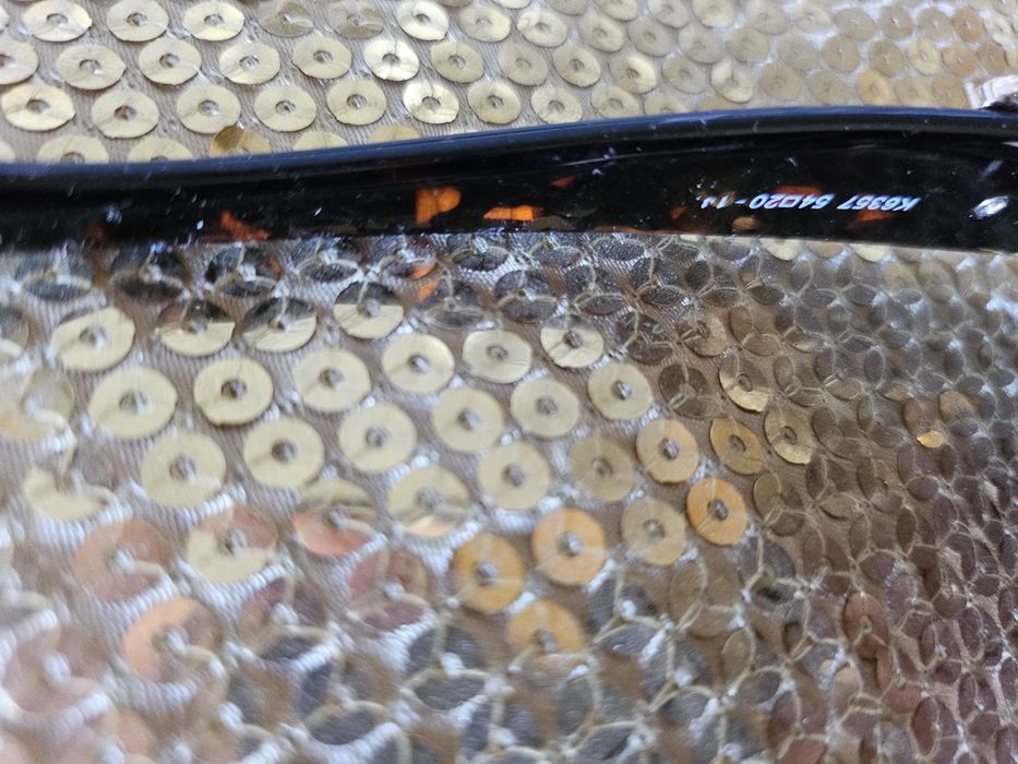 Дамкси слънчеви очила.