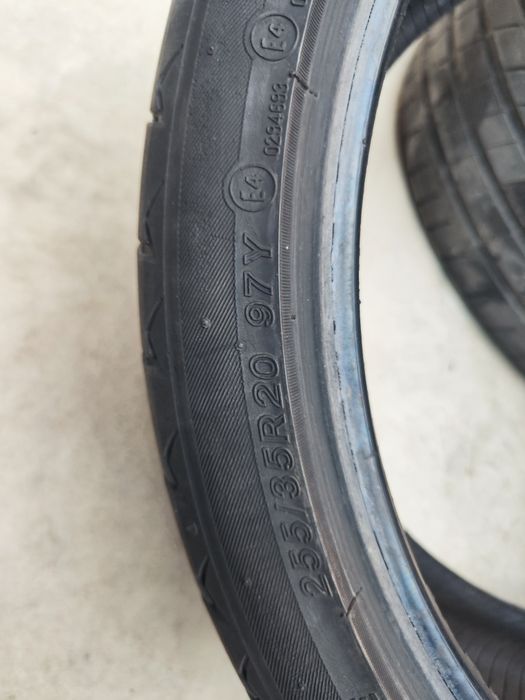 Продавам 2 бр. летни гуми 255/35/20