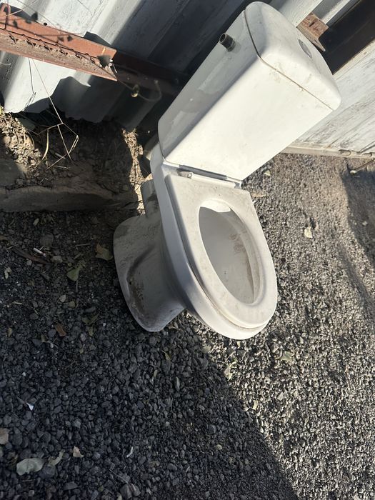 Унитаз продам за