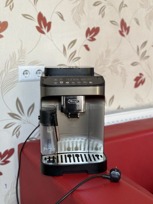 Aparat de cafea Delonghi