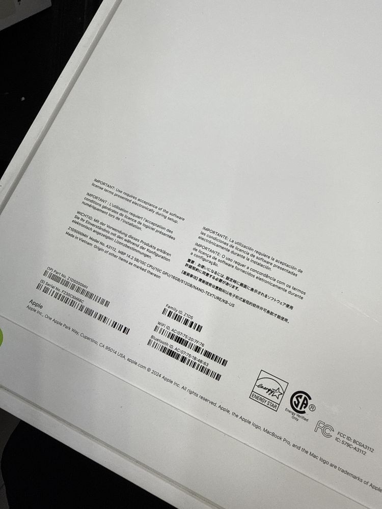MacBook Pro 14 inch 16gb /512 NANO texture