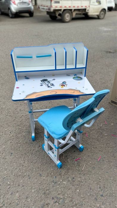 Детский письменный стол