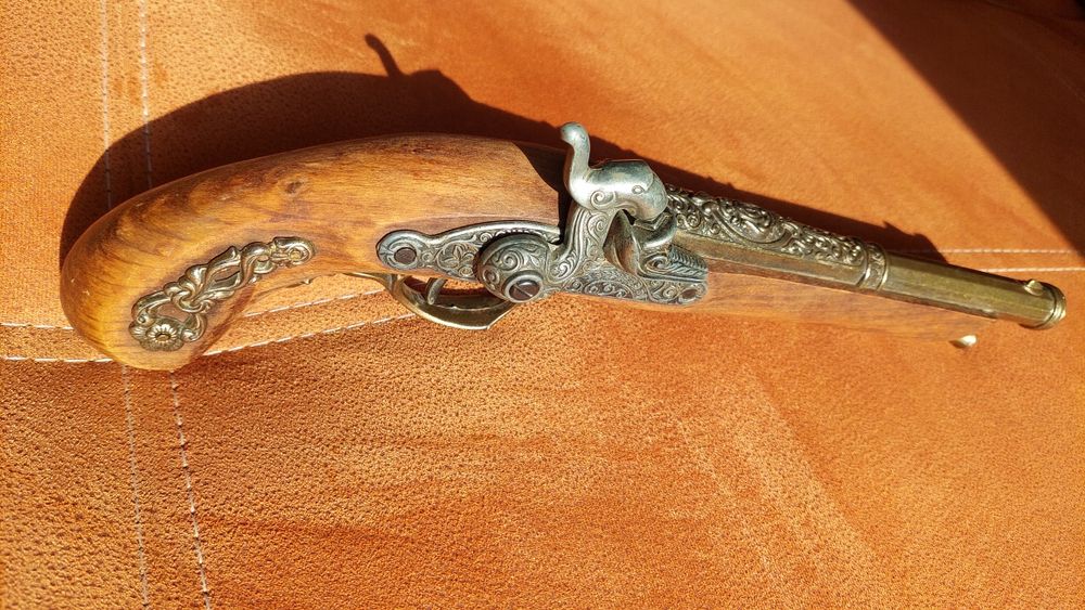 Pistol medieval vintage