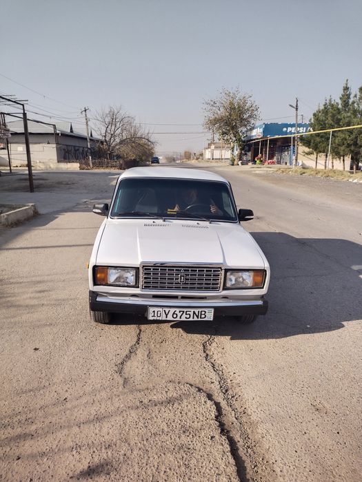 Vaz 2107 sotiladi