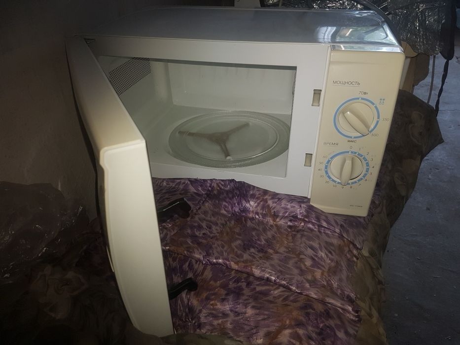 Продаю микроволновую печь  бу