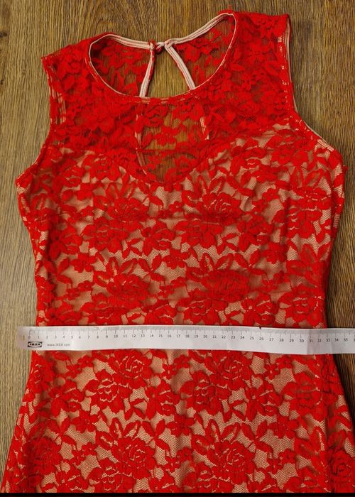 Rochie rosie dantela