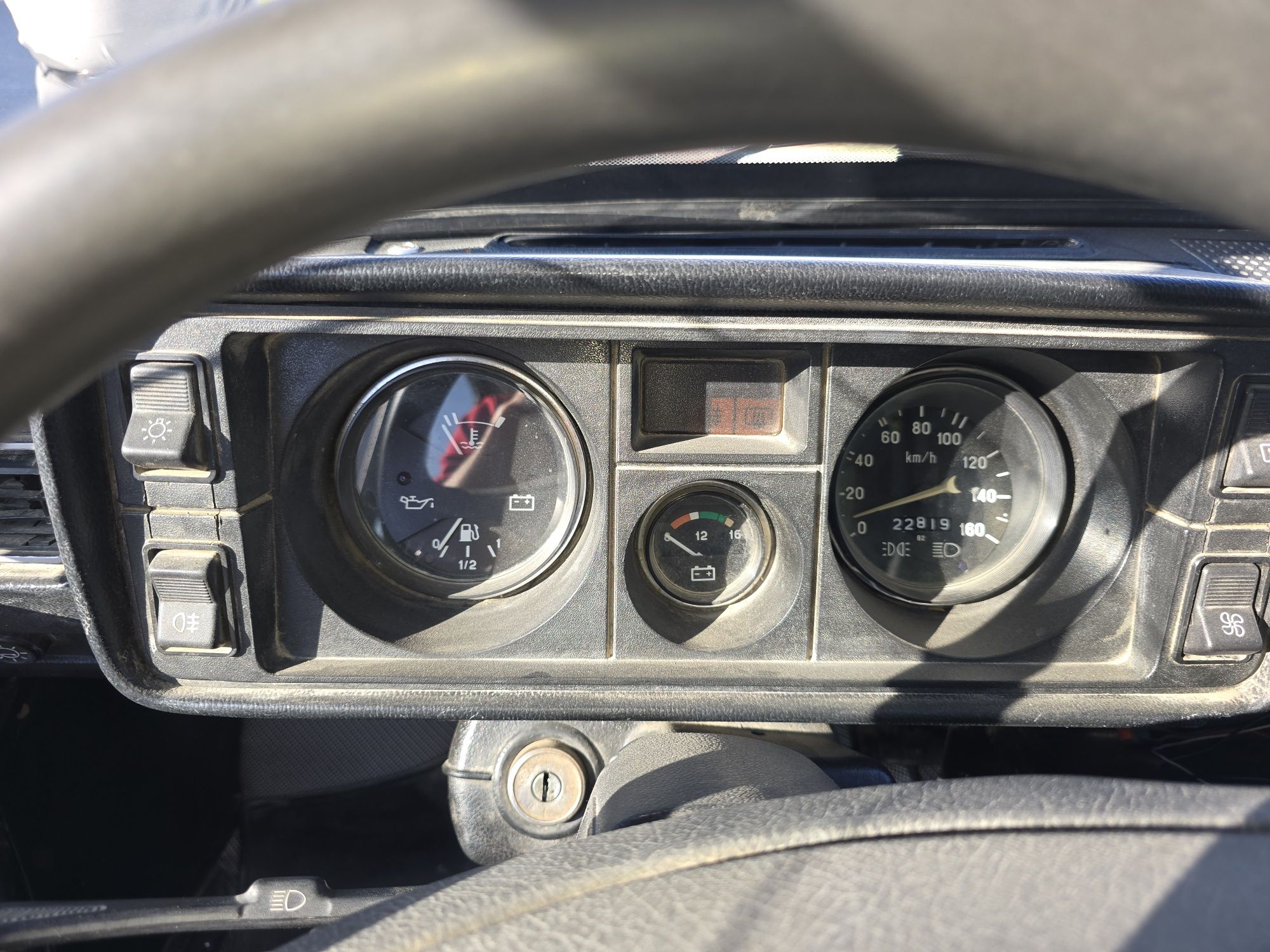 Vaz-21053 sotiladi