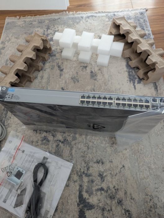 Switch HP 2620 2620-24 J9623A -Noua-