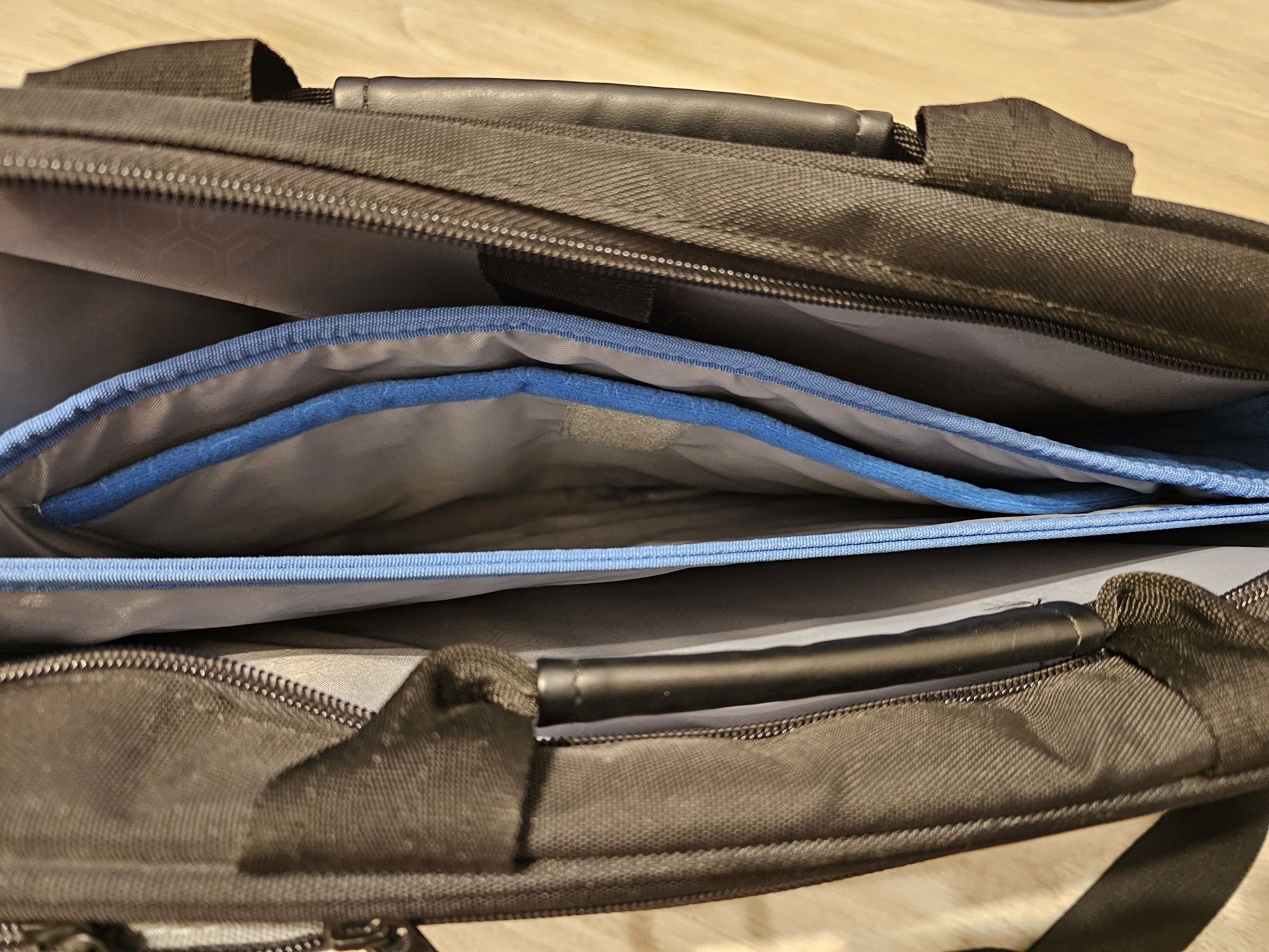Vand geanta laptop Dell si ghiozdan laptop caselogic