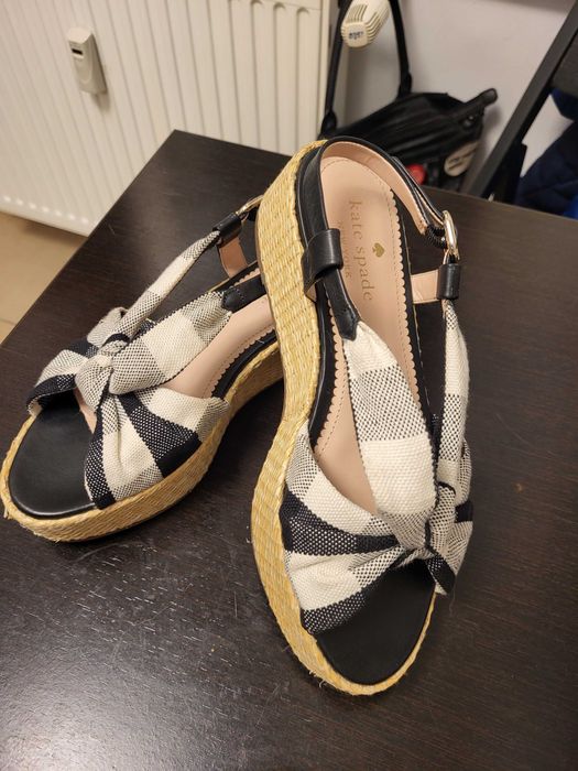 Sandale Kate Spade, stare foarte buna, marime 37. In cutie, 220 de lei