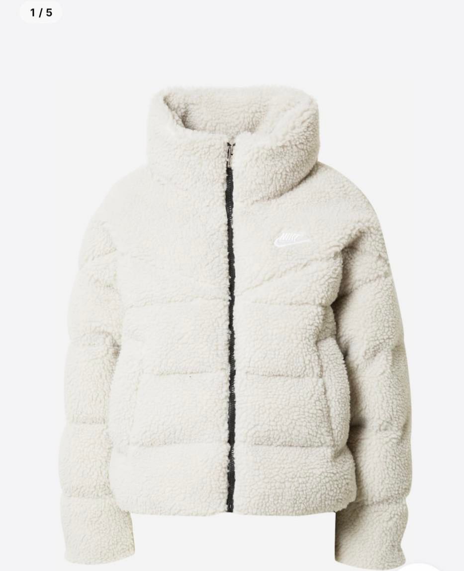 Дамско зимно яке на Nike