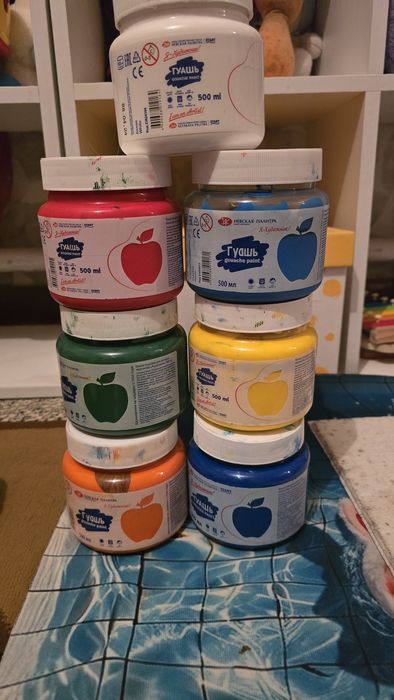 Акриловые краски , гуашь.