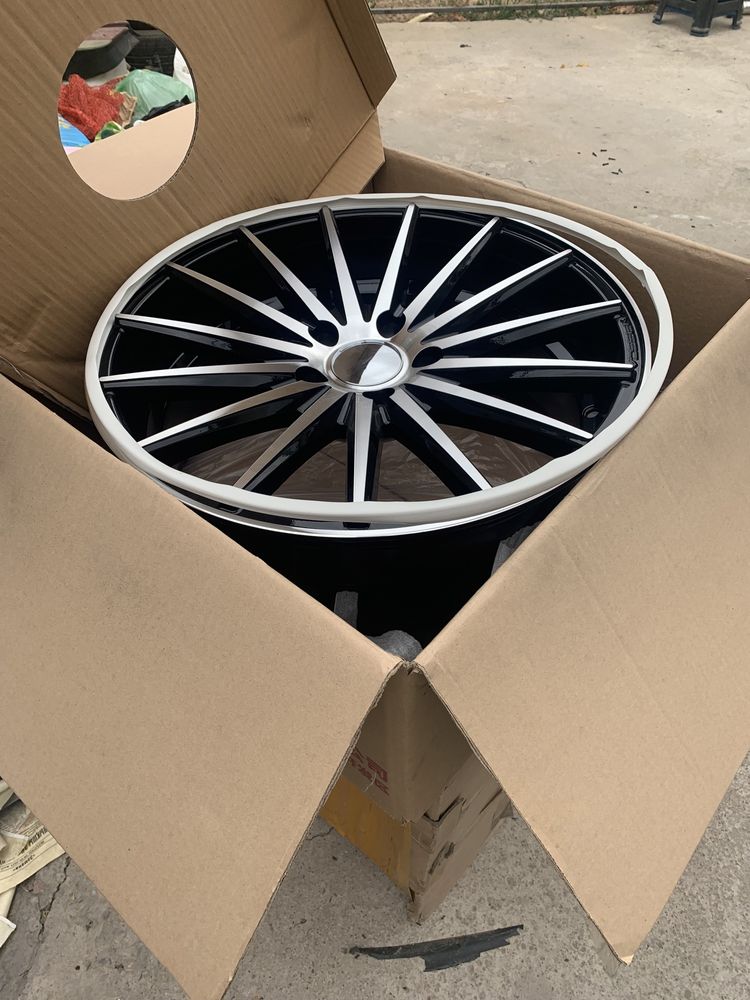 Продам диски VOSSEN R18 5:114/3