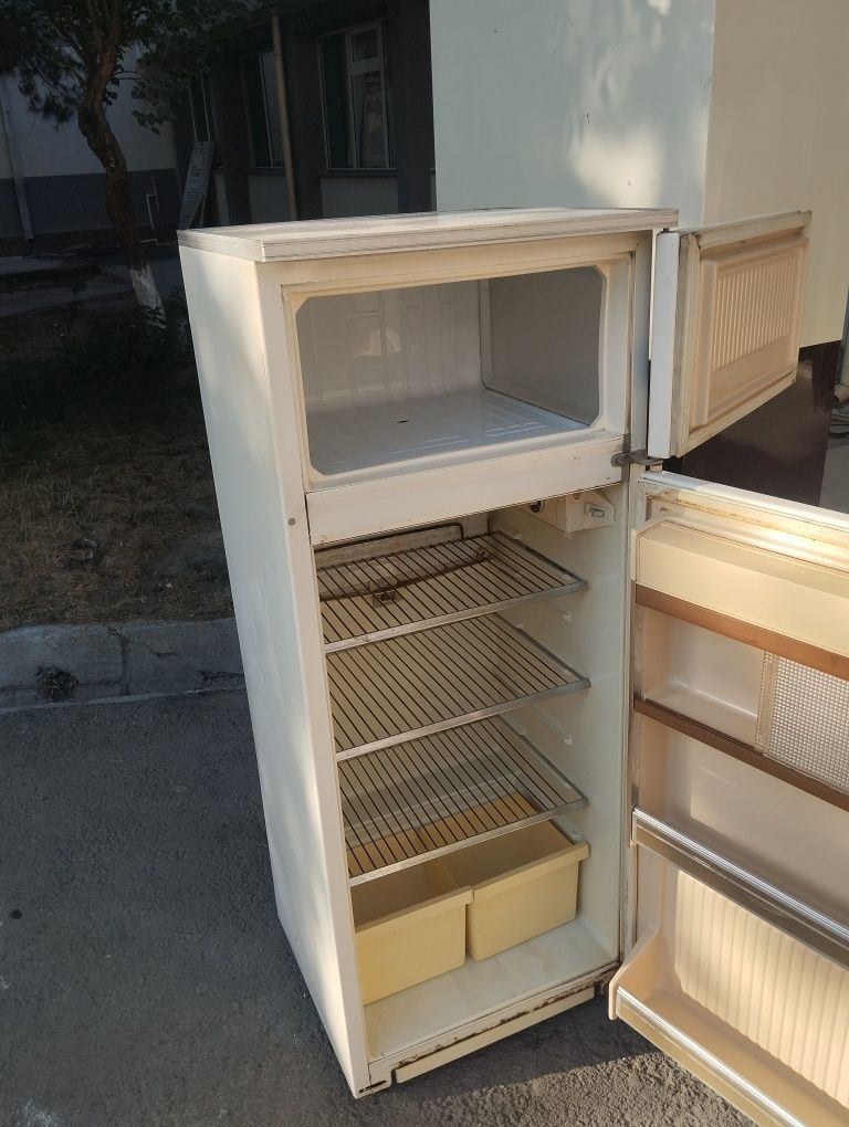 Продам холодильник