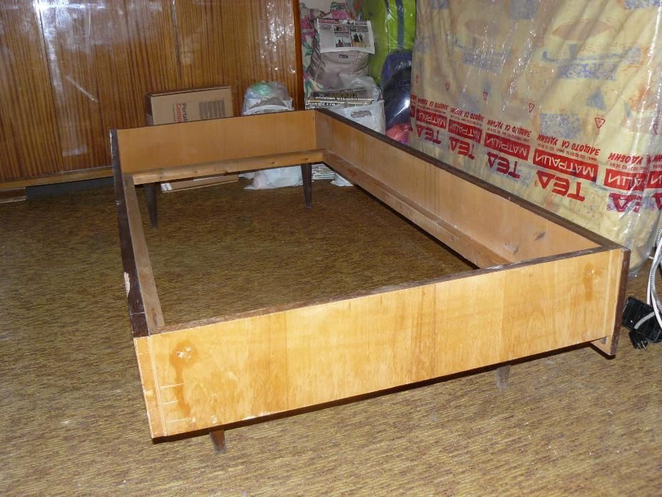 Легло за еднолицев с твърда рамка матрак