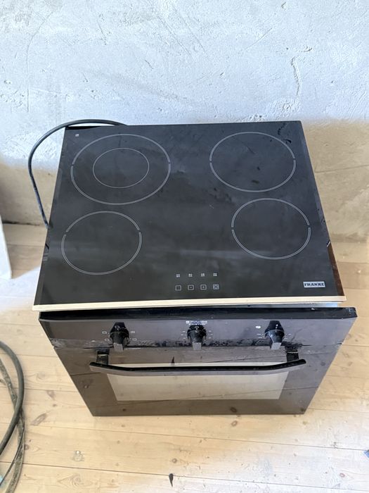 Электрическая плита с духовкой