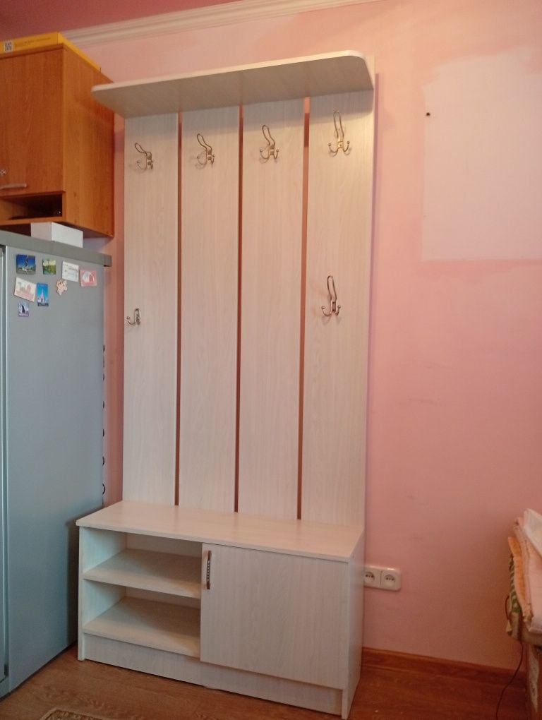 Вешалка прихожая