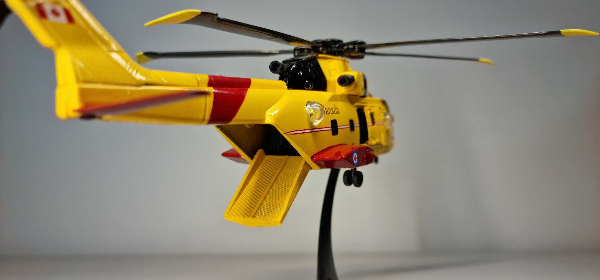 Jucarie metalica elicopter Agusta Westland AW 101 Canada Rescue 27 cm