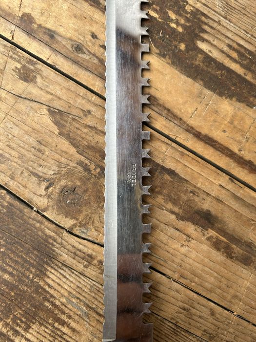 Doua cutite, Zwilling si Pradel!