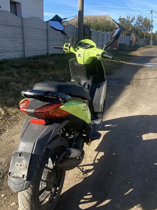 Vand scuter aprila urgent