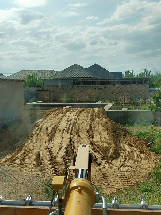 Погрузчик услуги погрузчика. Погрузшик. 2 куб.