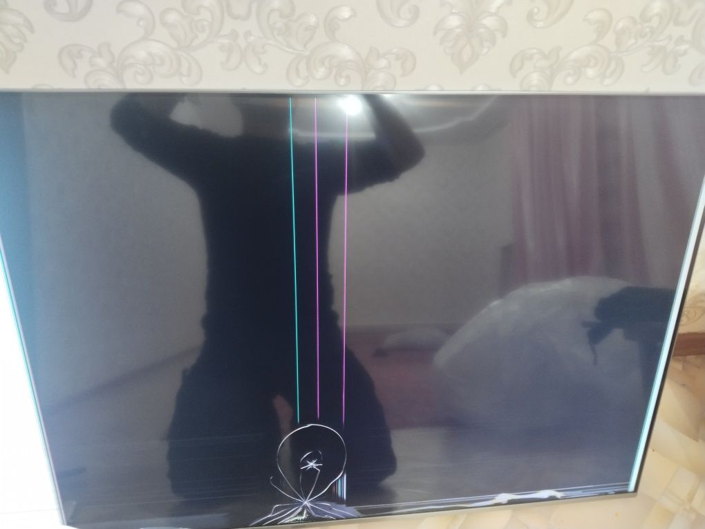 Samsung QE55Q6FNAU разбит экран.торг.
