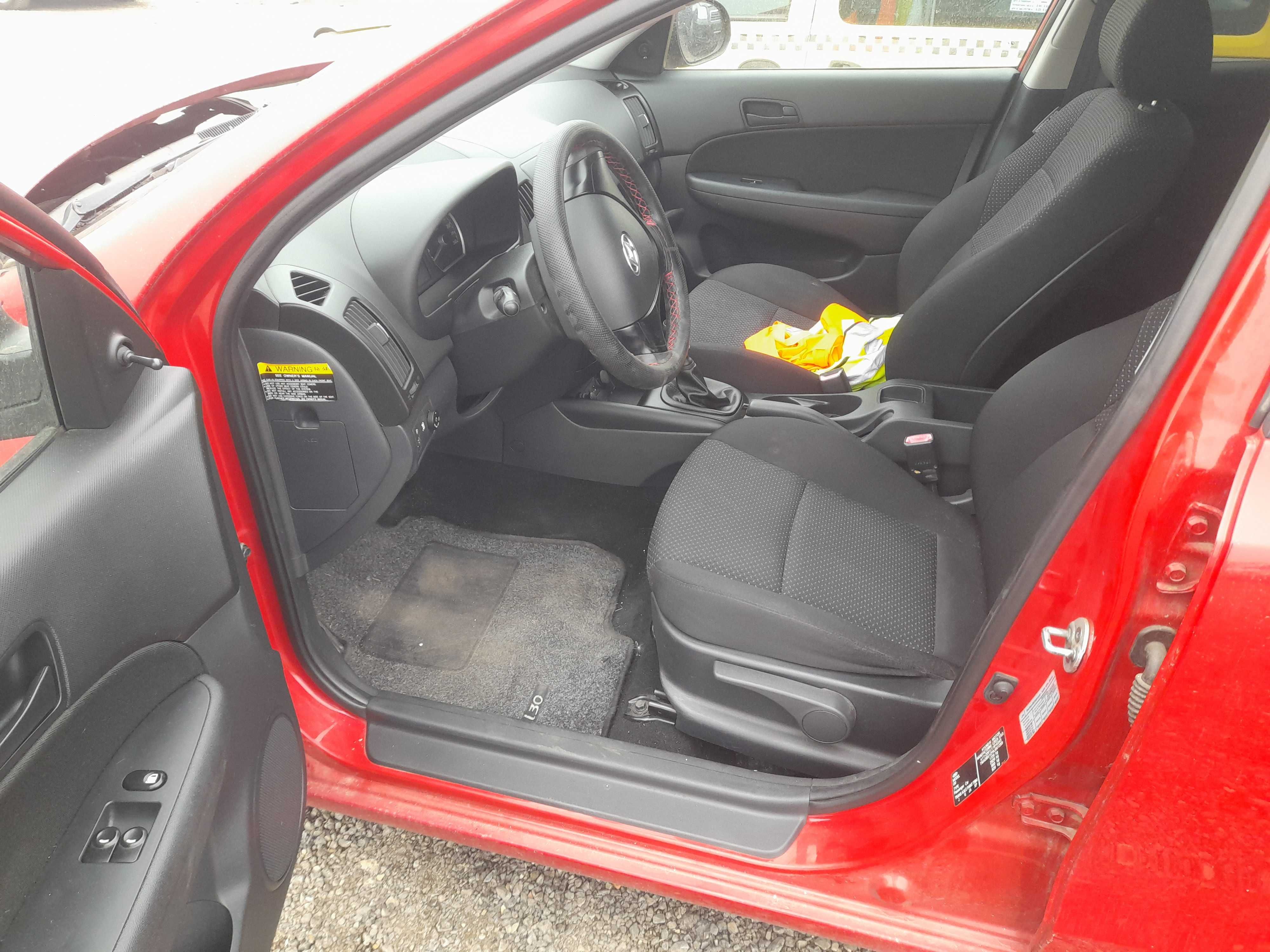 На части! Hyundai i30 1.6i