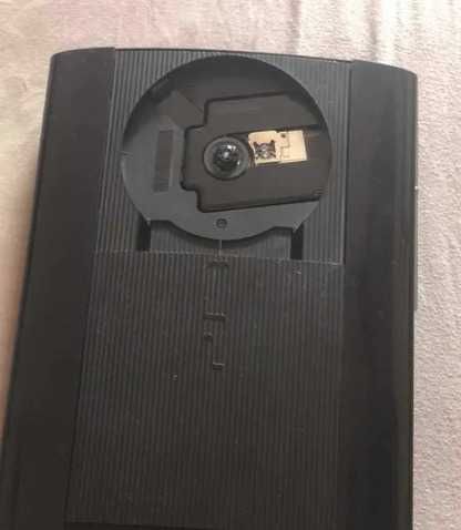 PS3 + GTA 4 (CD) + Uncharted 2 (CD) + Mortal Kombat (digital)