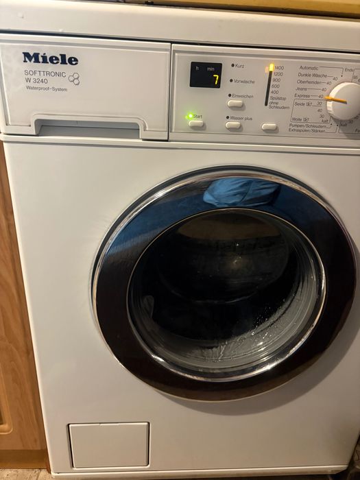 Продавам пералня Miele