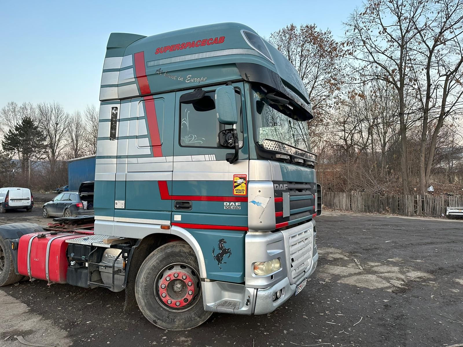 Doua bucăți Daf xf 105 și o semiremorca Schmitz de vanzare