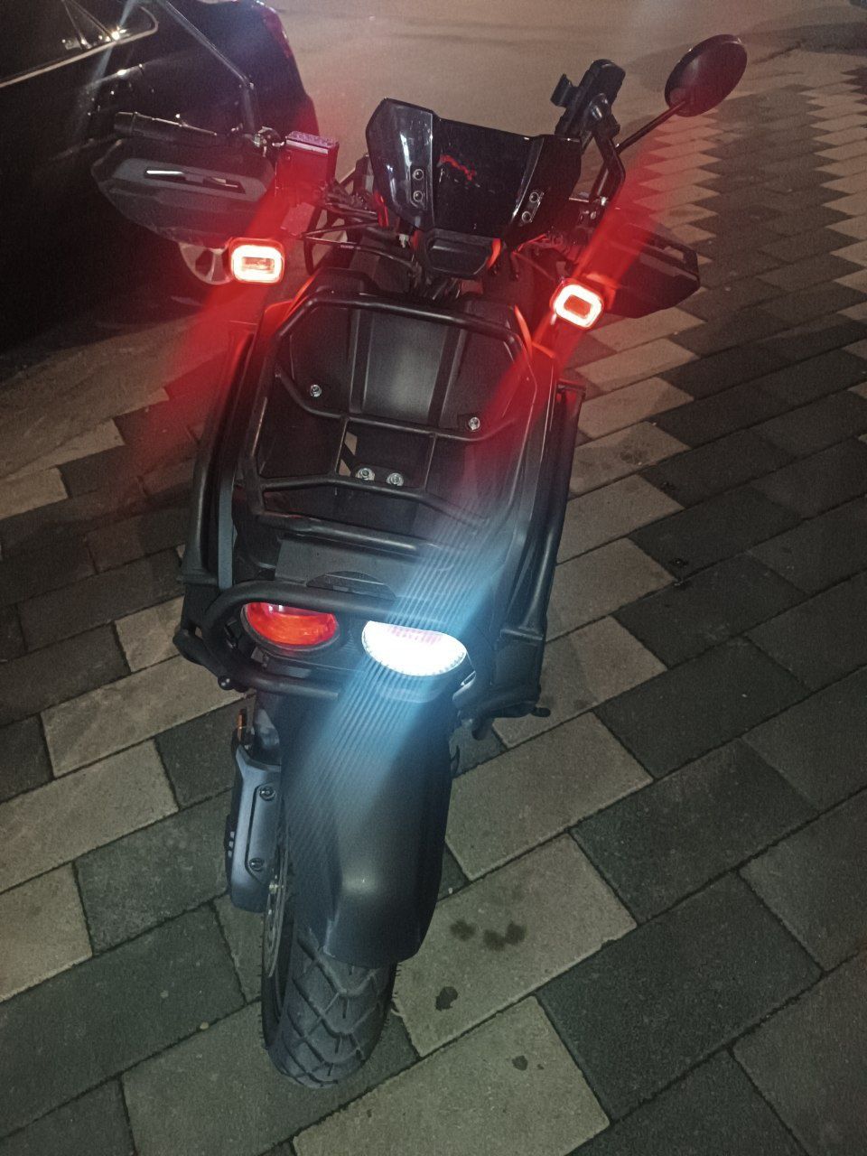 Srochno sotiladi skuter GST Tank 150 cc
