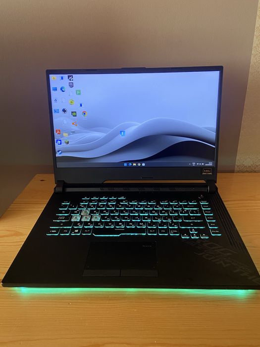 Продавам геймърски лаптоп Asus ROG Strix G512L_GS12LI