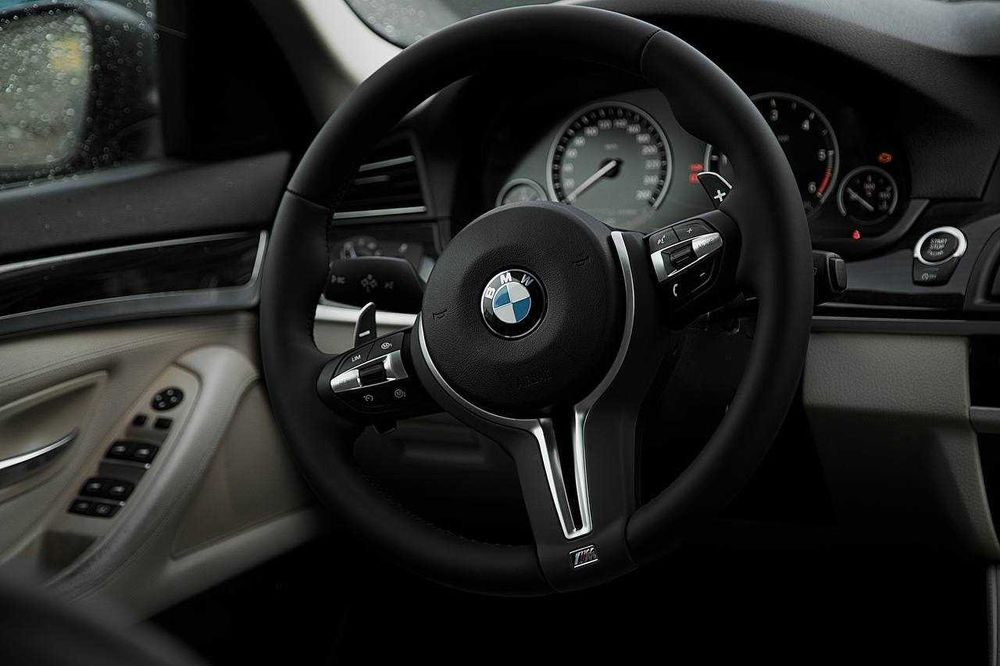 Volan BMW M F10, F30, F25, F11, F01 cu padele si airbag