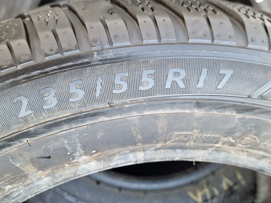 235 55 17 Dunlop 2 бр.