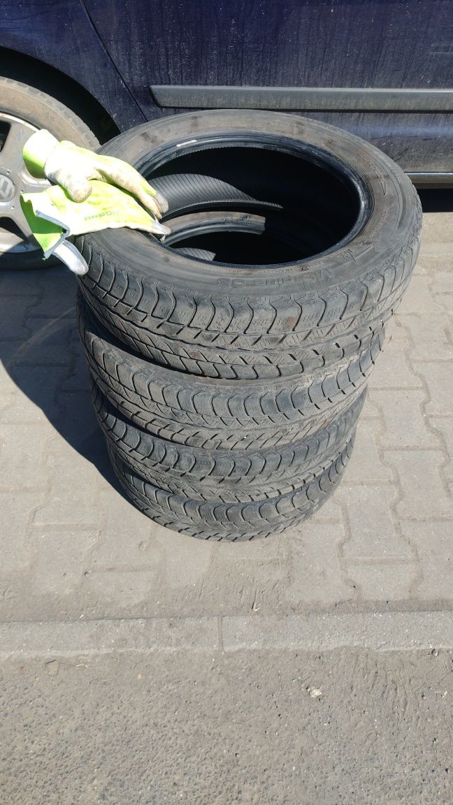 Cauciucuri de iarna 175/65 R15