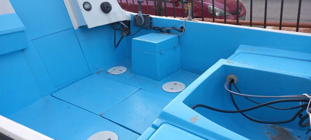 Лодка Кормуран с двигател