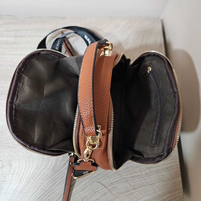 Кафява чанта с черна дръжка