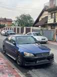 Lexus IS200.