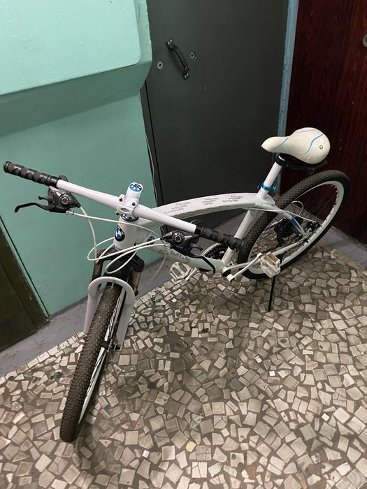 Велосипед BMW с замком