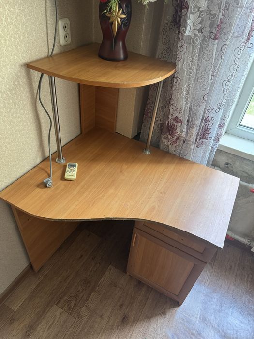 Стол письменный продается