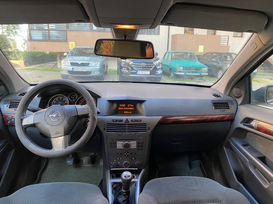 opel astra h 1.6 beznina an 2005 merge si arata foarte bine