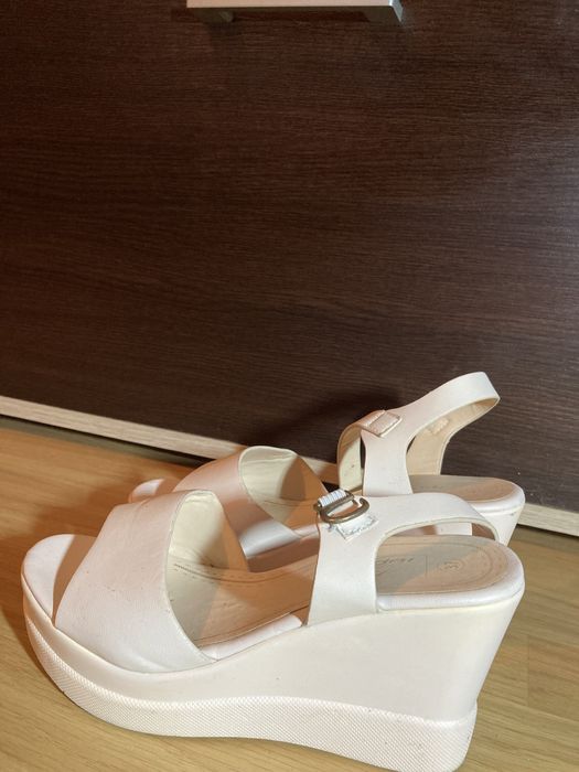 Sandale cu platforma albe