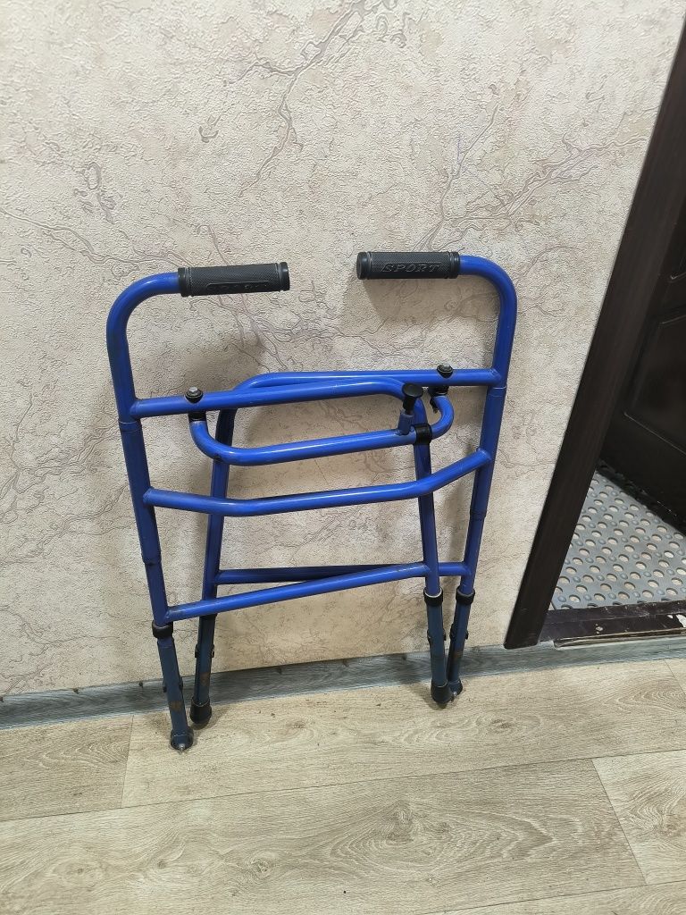 Продам ходунки для пожелых людей