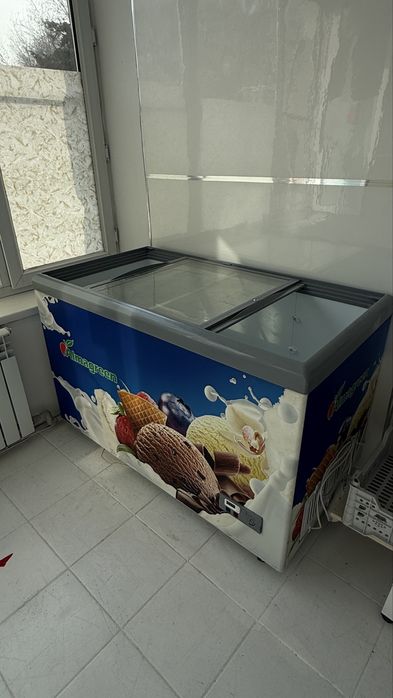 Продам витринный морозильник