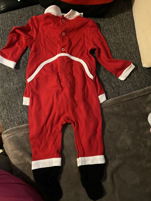 Costumas Craciun 9 luni, merge pana la 1 an.